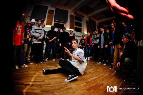 La breakdance a Bari: sei sopravvissuti si sfidano in ''battle'' con le altre ''crew''